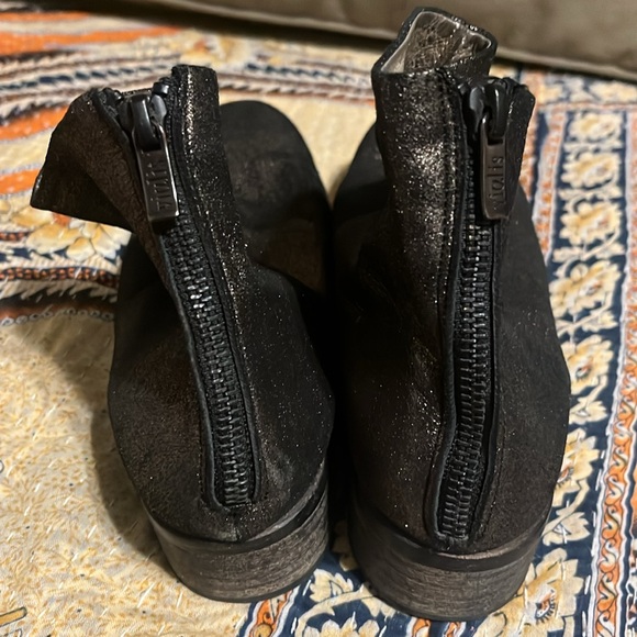 Vialis Metallic (soft) Leather Back Zip Ankle Boots. Handmade in Spain - Picture 4 of 6